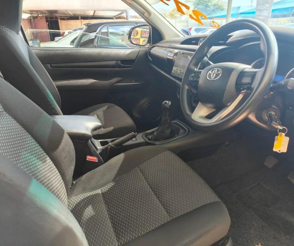 
								Toyota Hilux full									