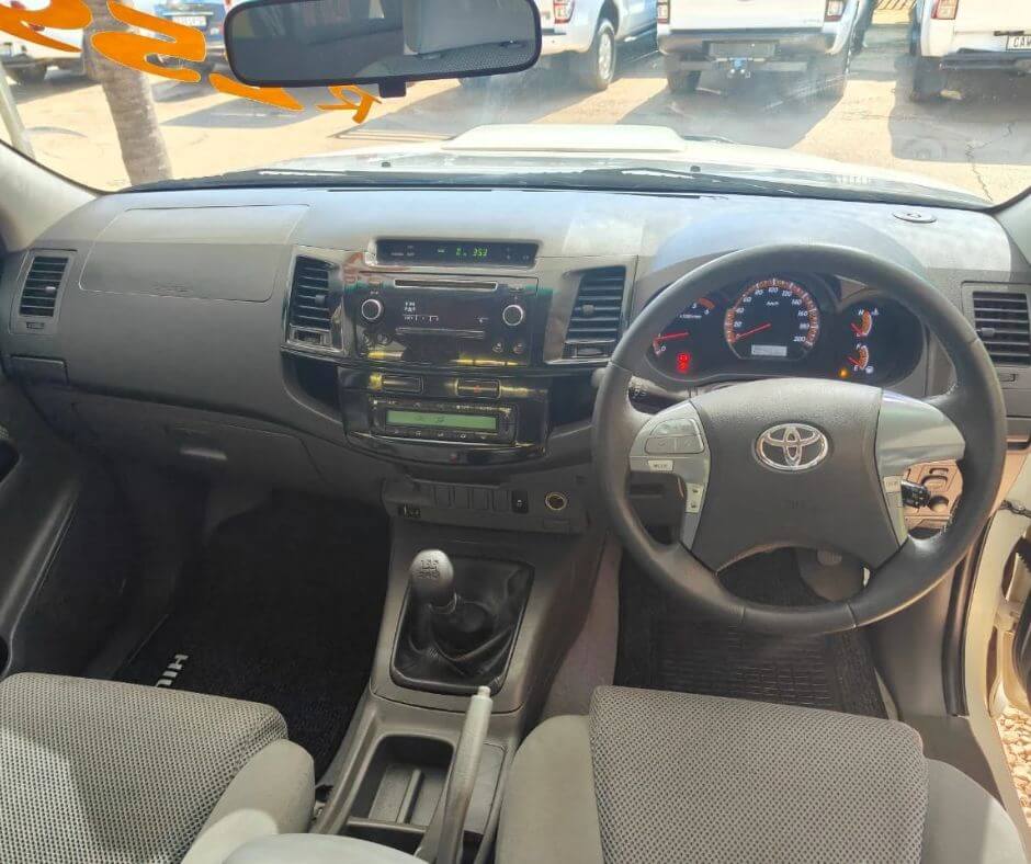 
								Toyota Hilux full									