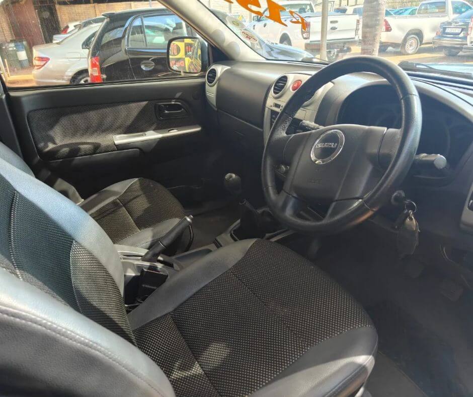 
								Isuzu KB300 full									