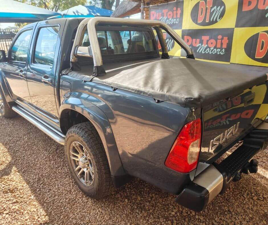 
								Isuzu KB300 full									