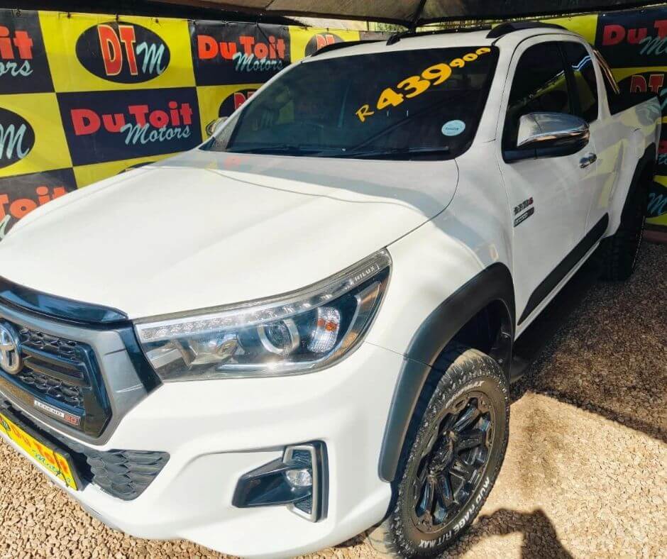 
								Toyota Hilux 4X4 full									