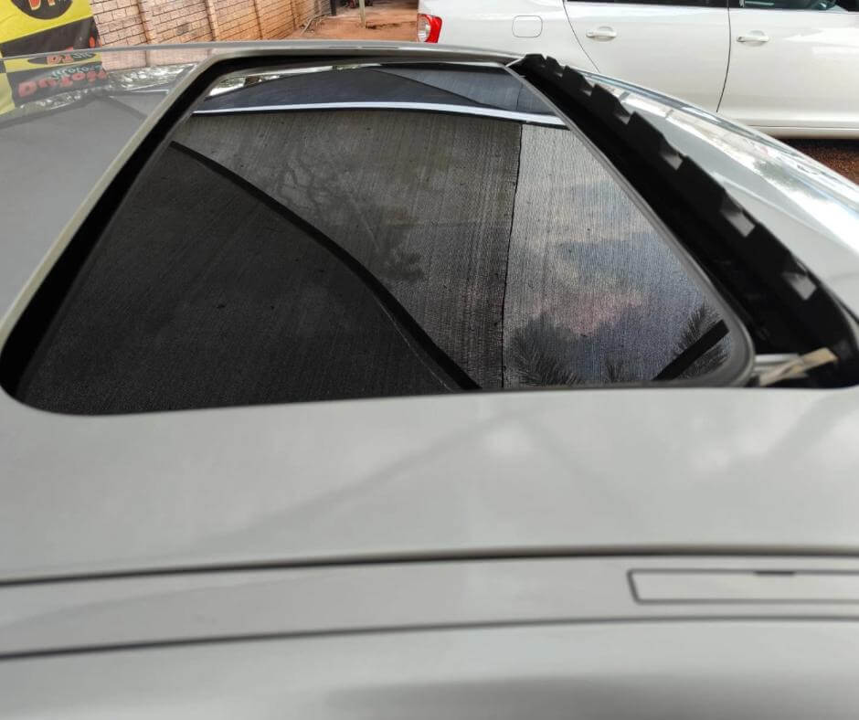 
								BMW 320i full									