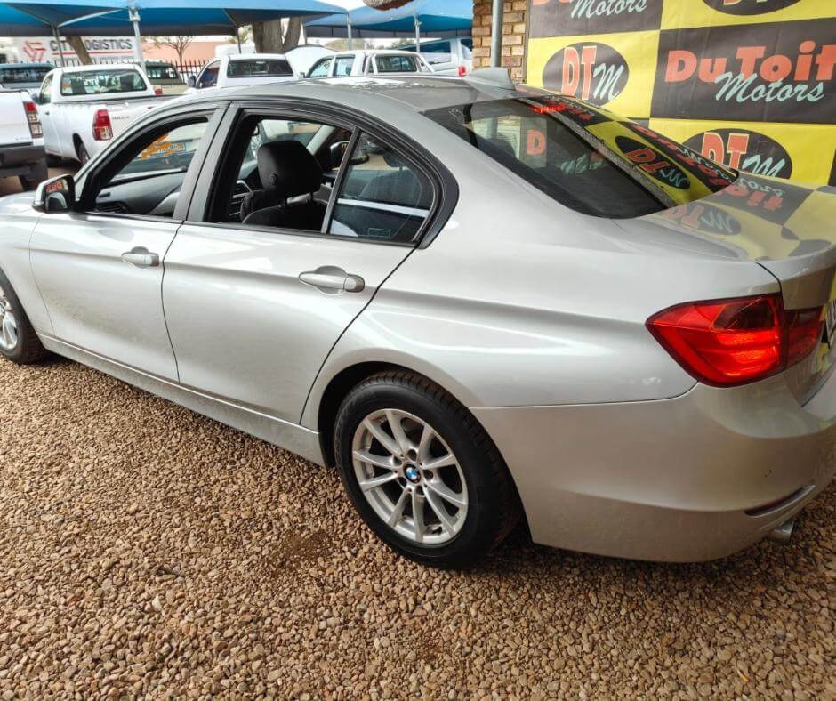 
								BMW 320i full									