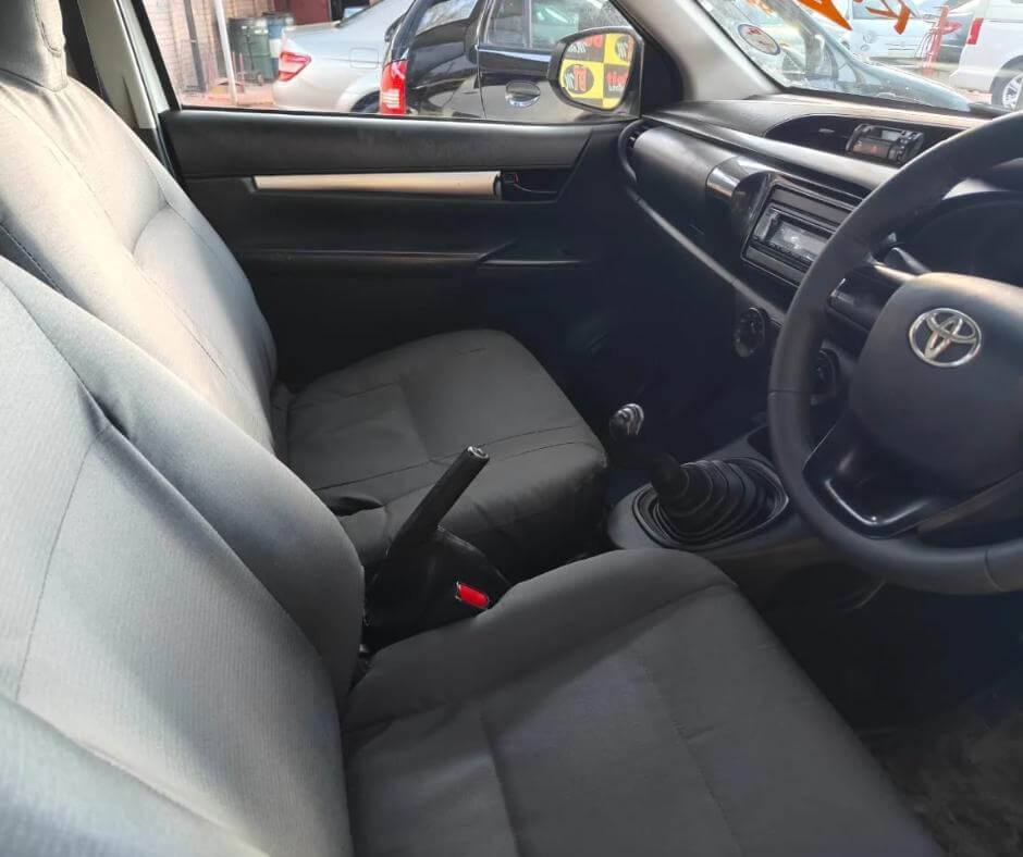 
								Toyota Hilux 2.4 GD full									