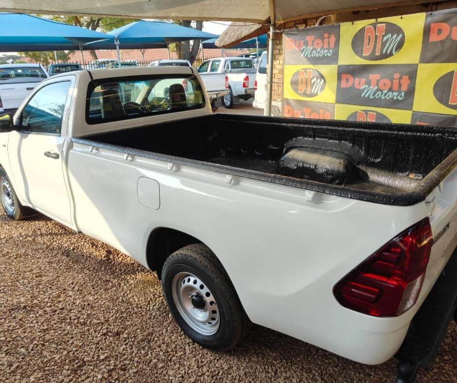 
								Toyota Hilux 2.4 GD full									