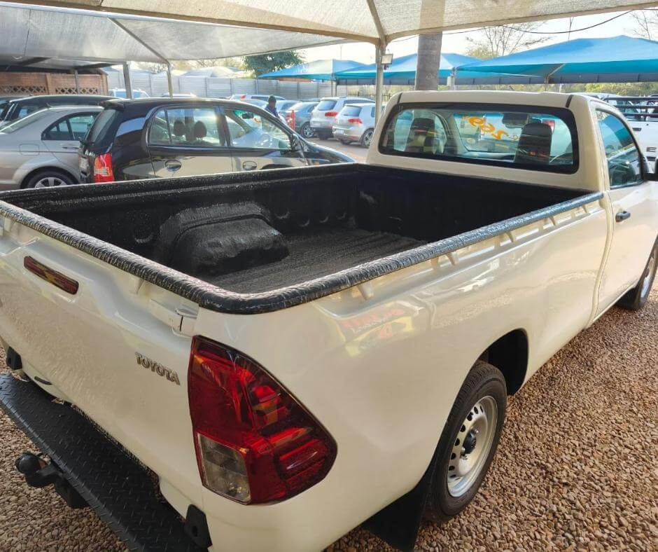 
								Toyota Hilux 2.4 GD full									