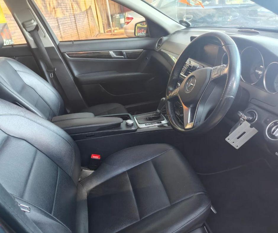 
								Mercedes-Benz C200 full									