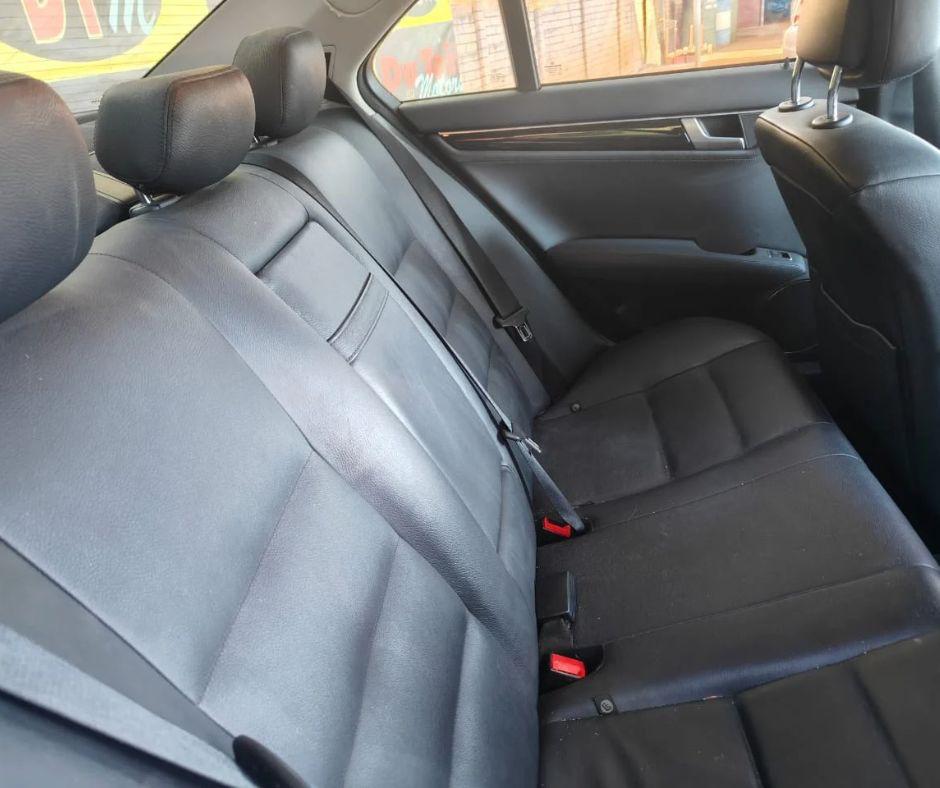 
								Mercedes-Benz C200 full									