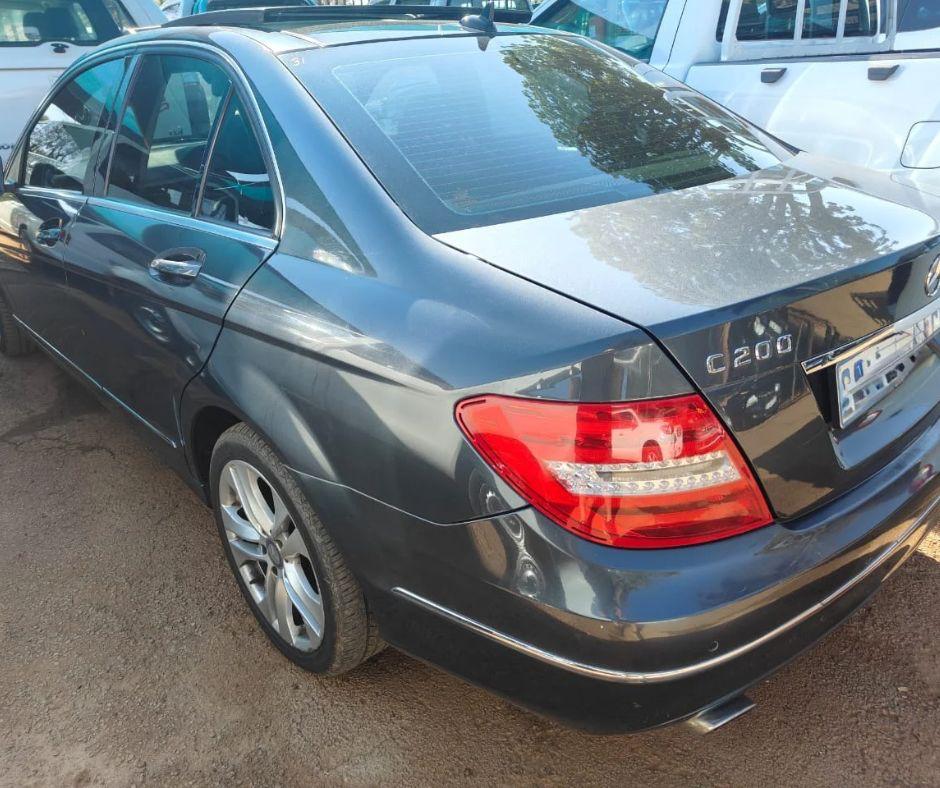 
								Mercedes-Benz C200 full									