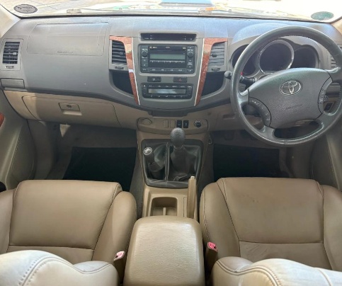 
								Toyota Fortuner full									