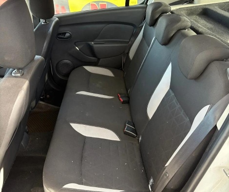 
								Renault Sandero full									