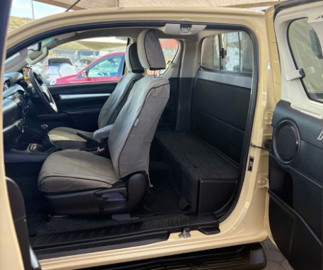
								Toyota Hilux full									