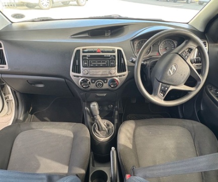 
								Hyundai i20 full									