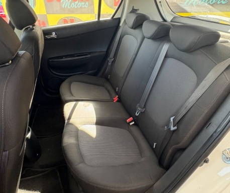 
								Hyundai i20 full									