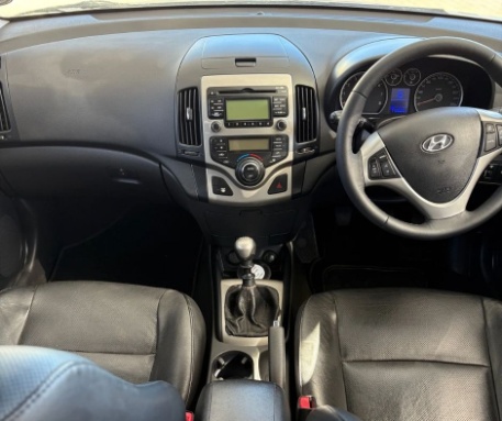 
								Hyundai i30 full									