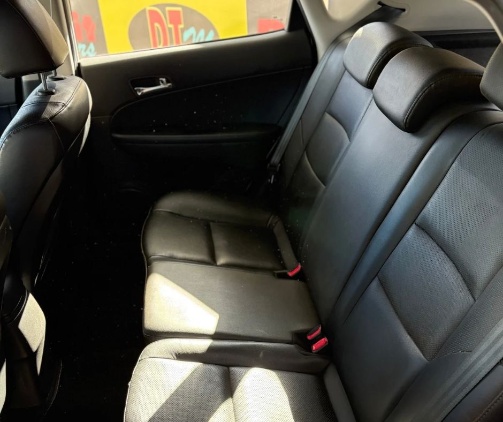 
								Hyundai i30 full									