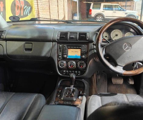 
								Mercedes-Benz ML 55 AMG full									