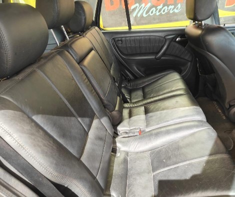 
								Mercedes-Benz ML 55 AMG full									
