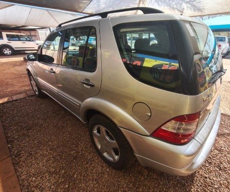 
								Mercedes-Benz ML 55 AMG full									