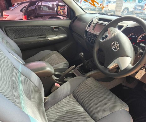 
								Toyota Hilux full									