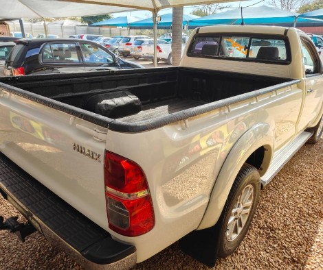 
								Toyota Hilux full									