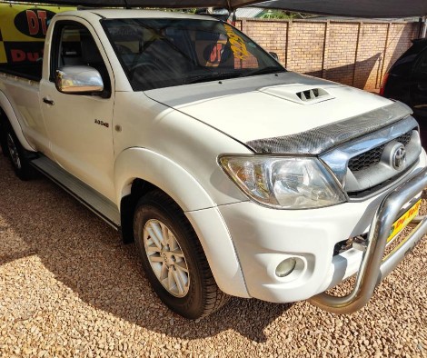 
								Toyota Hilux full									