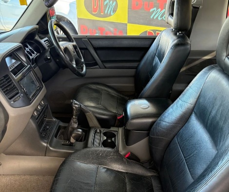 
								Mitsubishi Pajero full									
