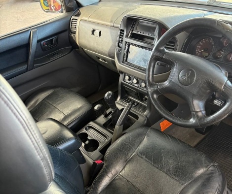 
								Mitsubishi Pajero full									