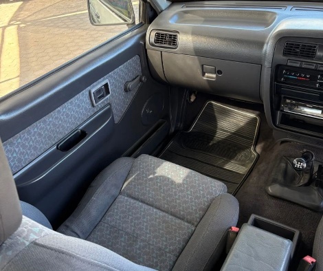 
								Nissan Hardbody 2.7 full									