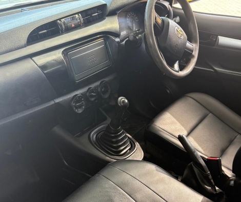 
								Toyota Hilux 2.4 GD full									