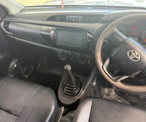 
								Toyota Hilux 2.4 GD full									
