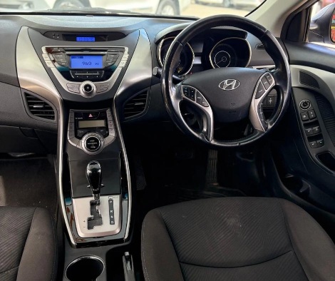 
								Hyundai Elantra full									