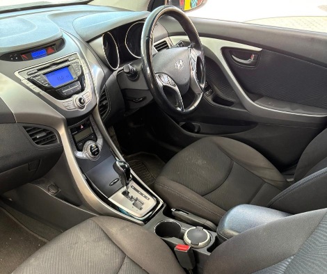 
								Hyundai Elantra full									