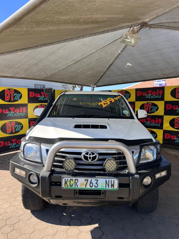 
								Toyota Hilux full									