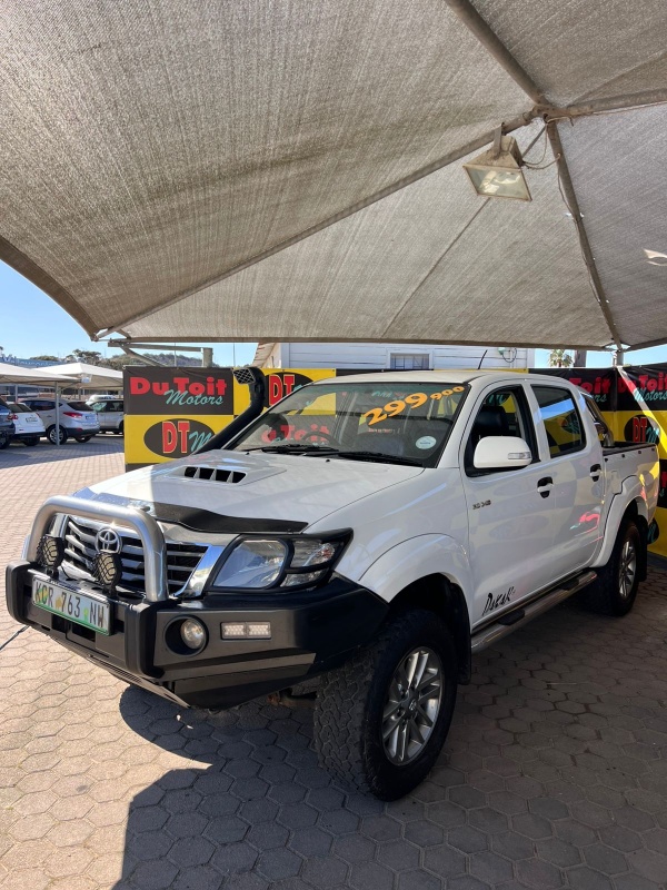 
								Toyota Hilux full									