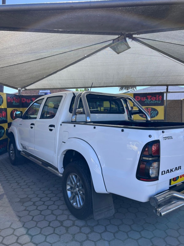 
								Toyota Hilux full									
