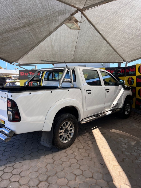 
								Toyota Hilux full									