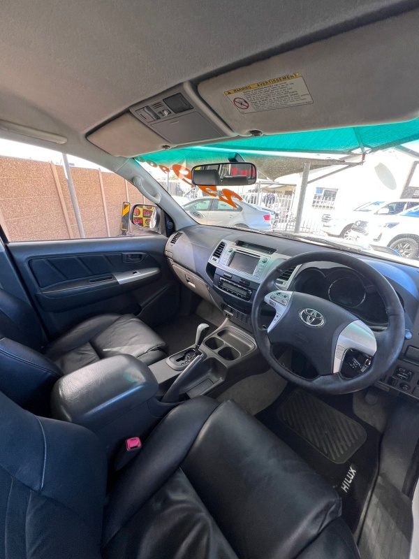 
								Toyota Hilux full									