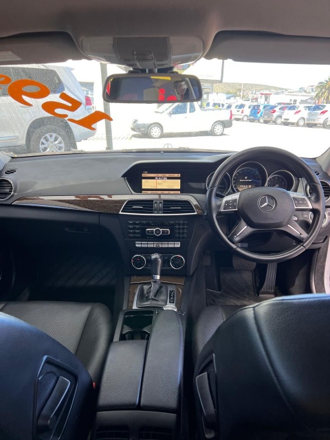 
								Mercedes-Benz full									