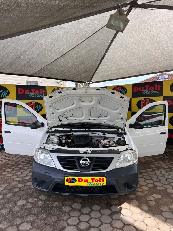 
								Nissan Np 200 full									