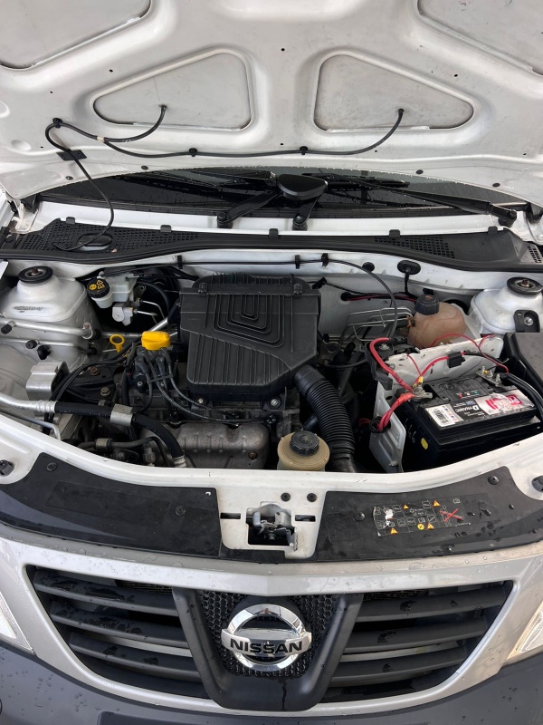
								Nissan Np 200 full									
