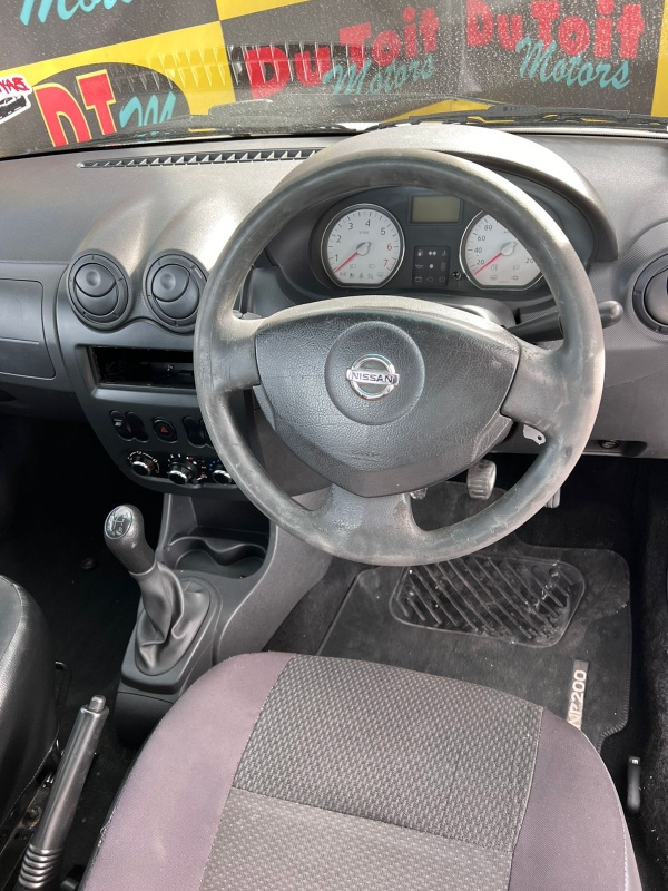 
								Nissan Np 200 full									