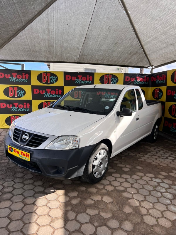 
								Nissan Np 200 full									