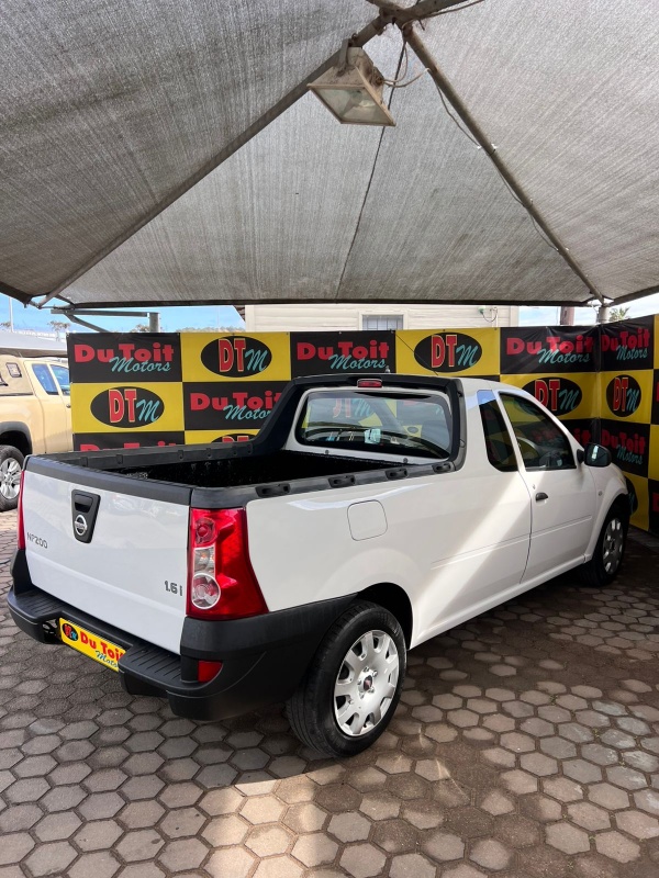 
								Nissan Np 200 full									