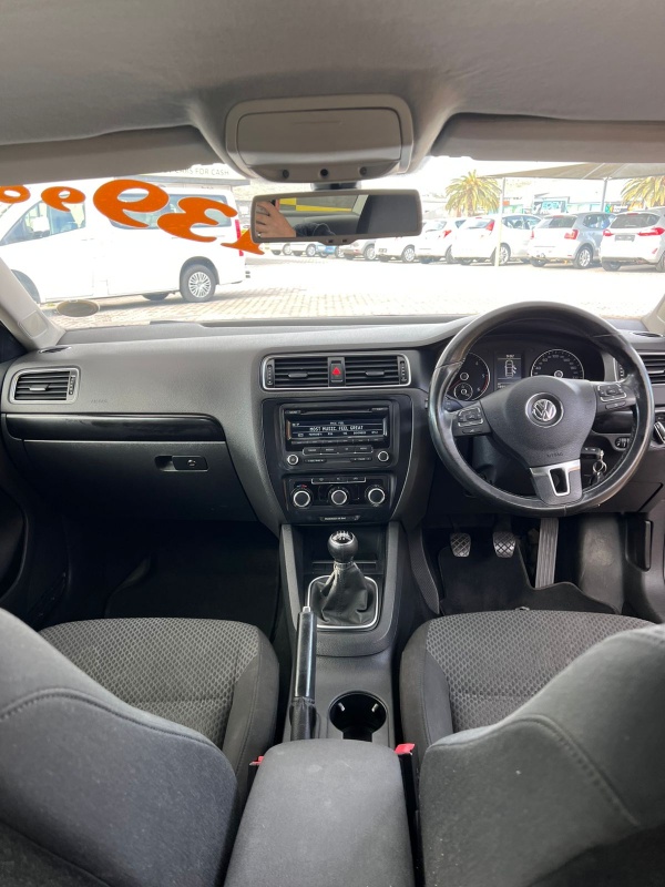 
								Volkswagen JETTA full									