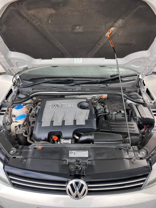 
								Volkswagen JETTA full									