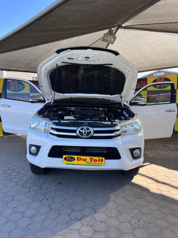 
								Toyota Hilux full									