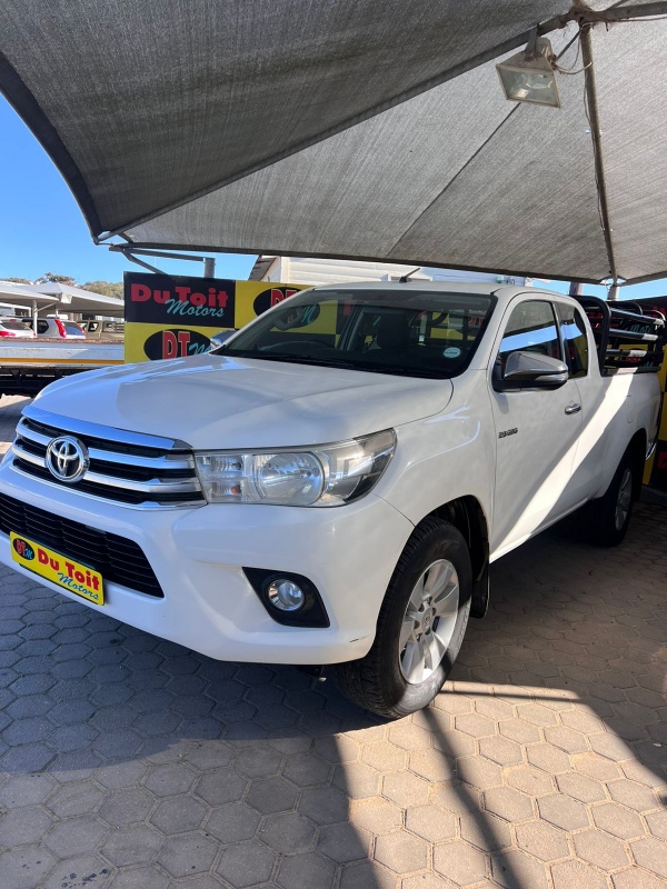 
								Toyota Hilux full									