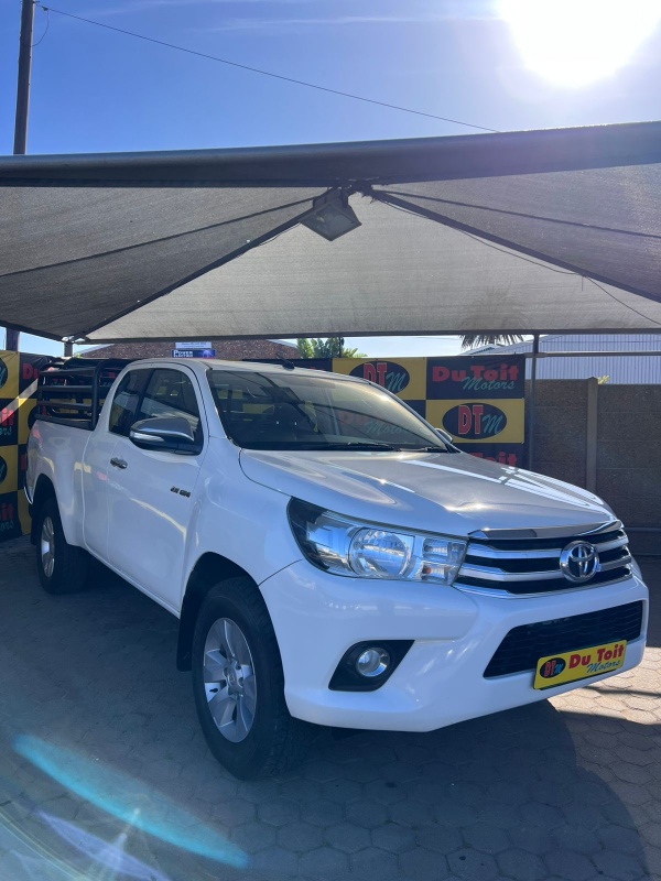 
								Toyota Hilux full									