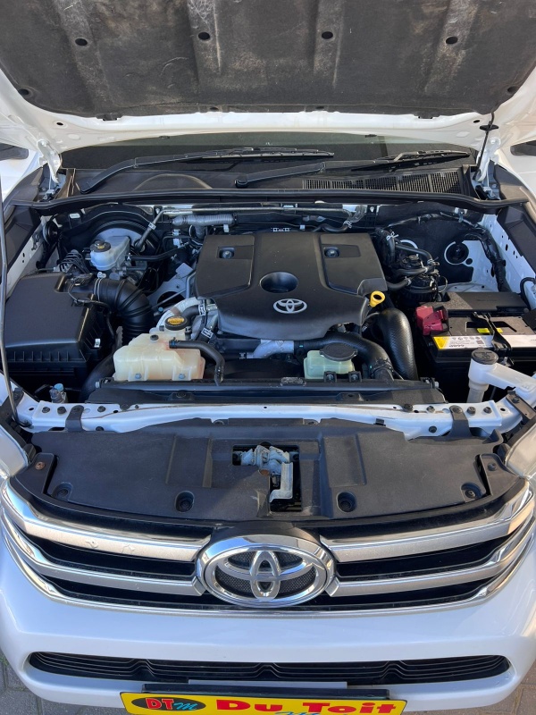 
								Toyota Hilux full									